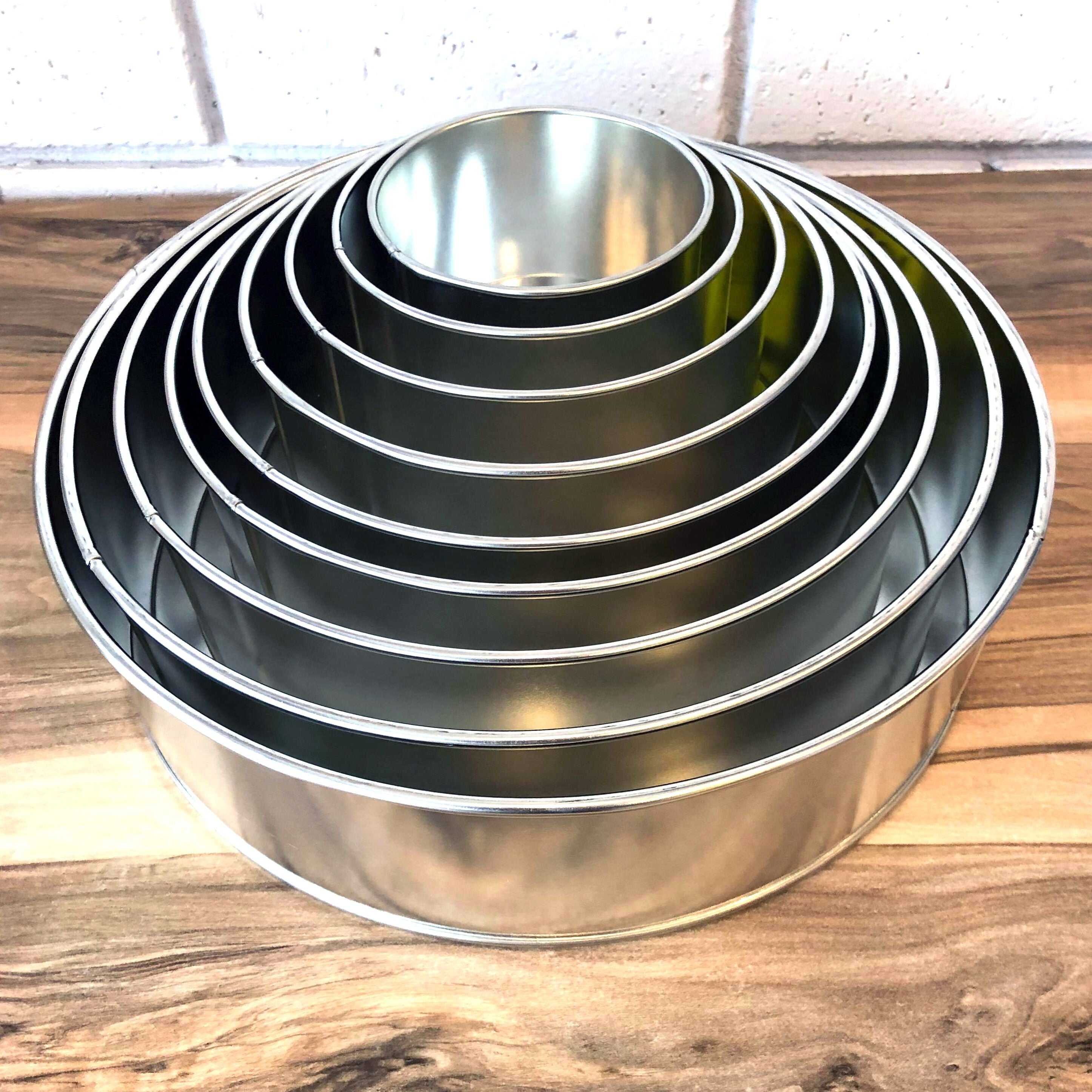 Circular sales cake tin
